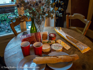 Typical "picnic dinner" in Paris